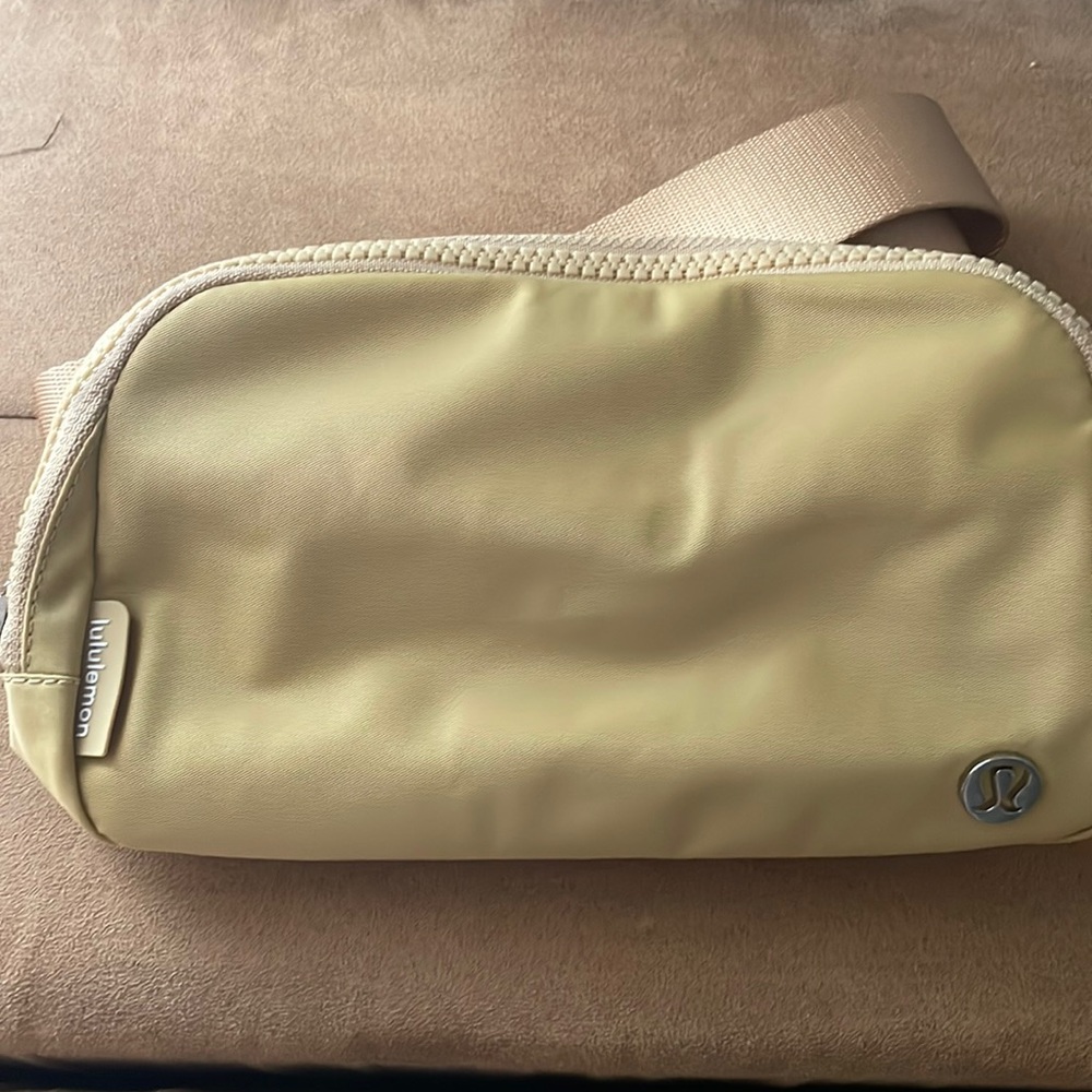 Lululemon golden sand everywhere belt bag NWT